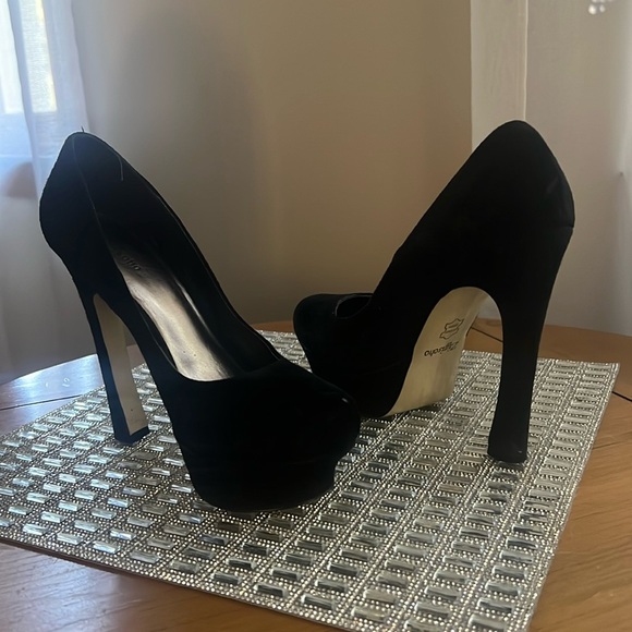 Black suede platforms - Picture 1 of 3